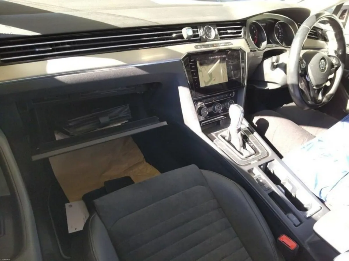 Volkswagen Passat 1.4 TSI ELEGENCE LINE - BLACK HA - Image 3