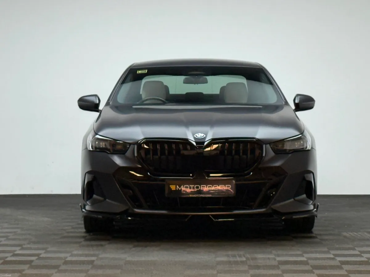 BMW 5-Series 530E M SPORT - Image 2