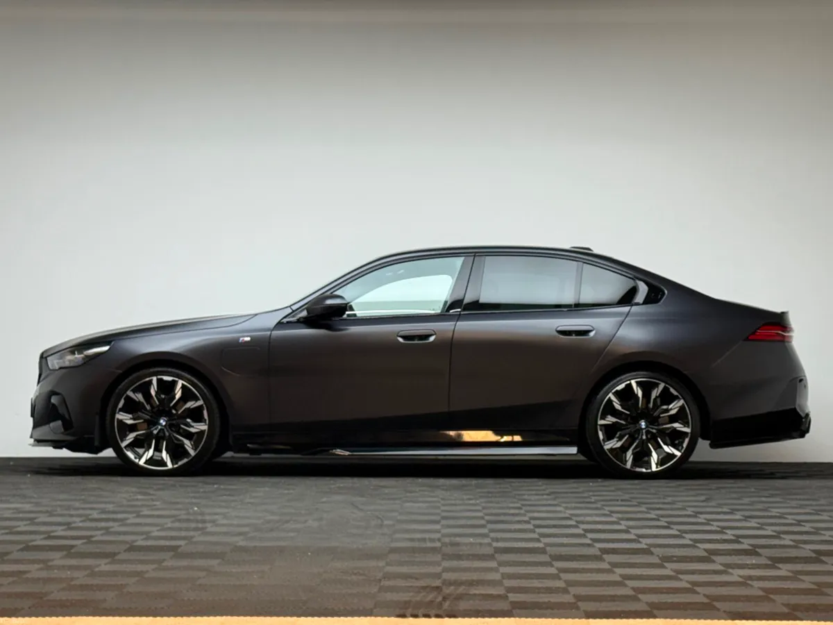 BMW 5-Series 530E M SPORT - Image 4