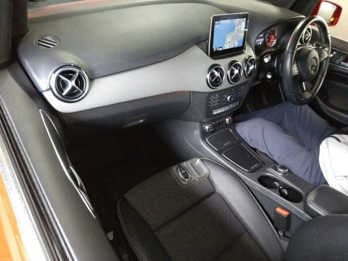 Mercedes-Benz B-Class 1.6 AUTOMATIC B180 - BLACK H - Image 3