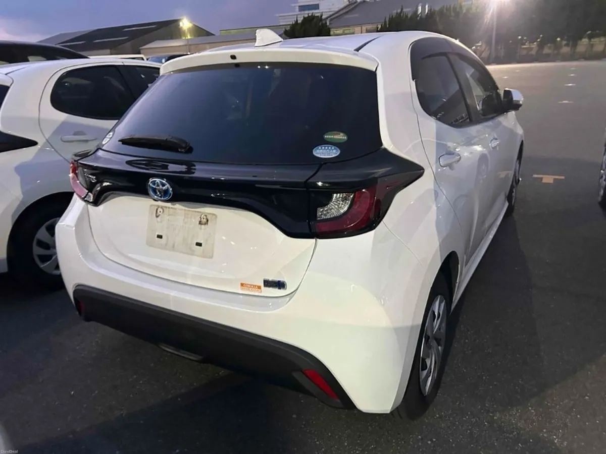 Toyota Yaris 1.5 HYBRID AUTOMATIC - PUSH BUTTON ST - Image 2