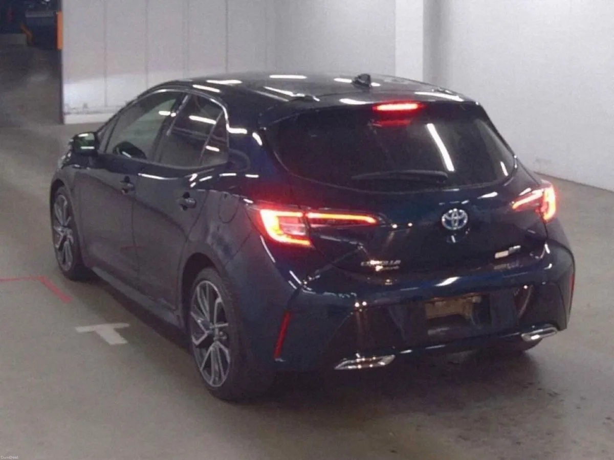 Toyota Corolla Z EDITION (TOP SPEC) - 1.8 HYBRID A - Image 2