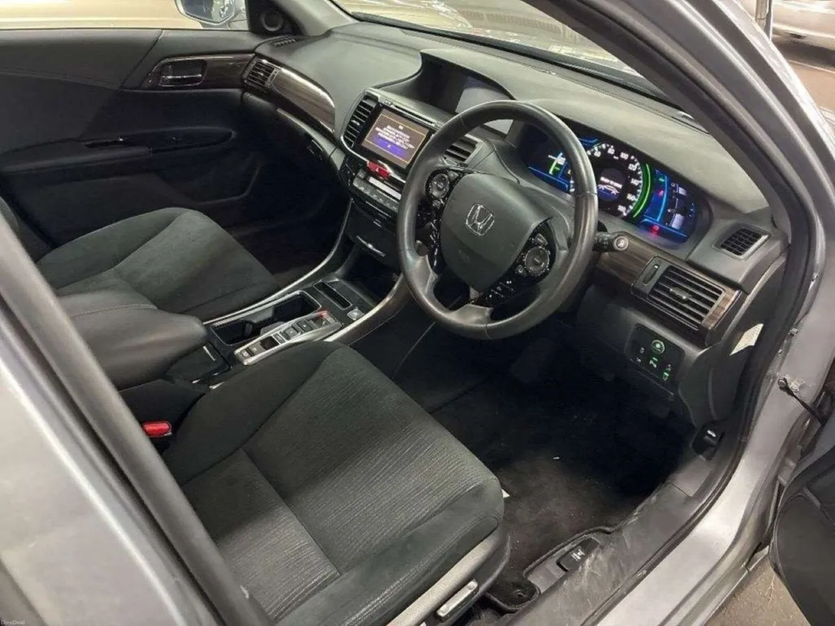 Honda Accord 2.0 HYBRID AUTOMATIC - FACTORY ALLOYS - Image 3
