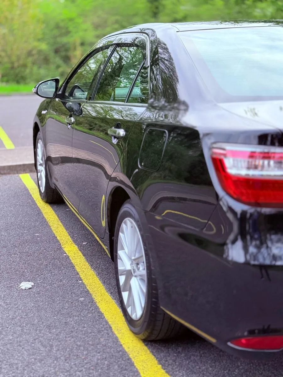 Toyota Camry Hybrid - Image 4