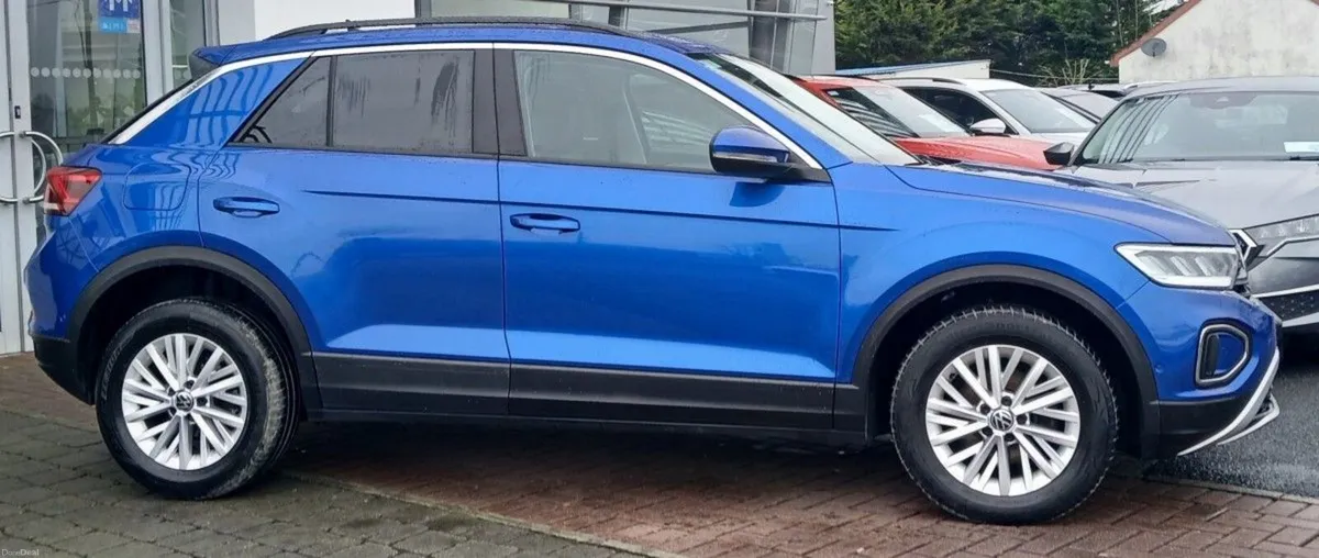 Volkswagen T-Roc  LIFE 2.0 TDI M6F 116HP **WINTER - Image 2