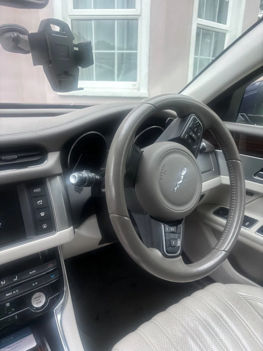 Jaguar XF 2017 - Image 2