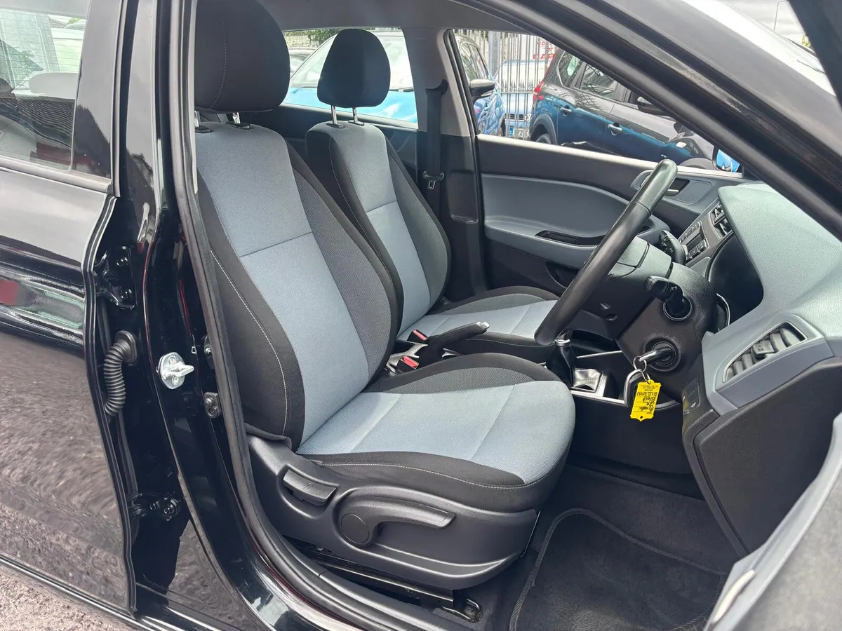 Hyundai i20 2021  PETROL  LOW  MILEAGE, SPOTLESS - Image 3