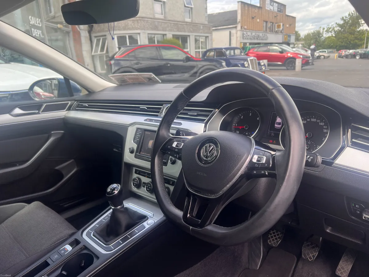 *ONLY 61,000 Kms* Comfort Line 1.6 TDI Manual **Fi - Image 3