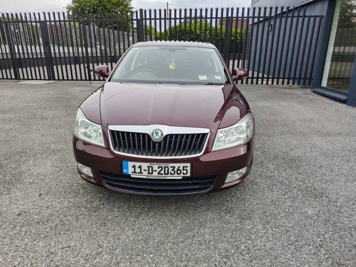 2011 AUTOMATIC SKODA OCTAVIA LOW MILES NEW NCT - Image 2