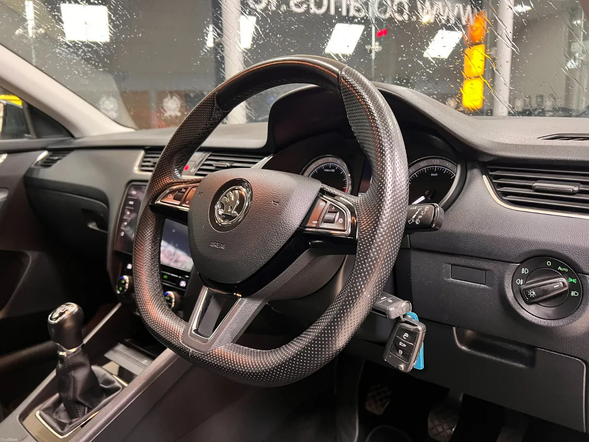 STYLE 1.6 TDI 115HP 4DR **Finance Arranged/Low Mil - Image 3