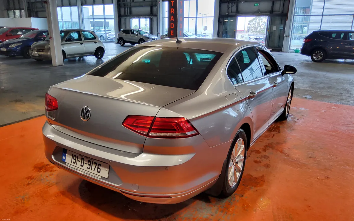 Volkswagen Passat 2019 - Image 4