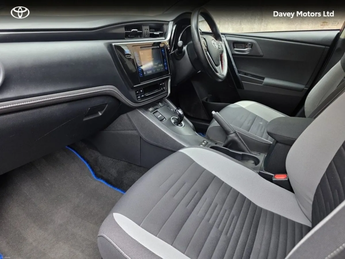 Toyota Auris HYBRID LUNA 4DR AUTO - Image 6