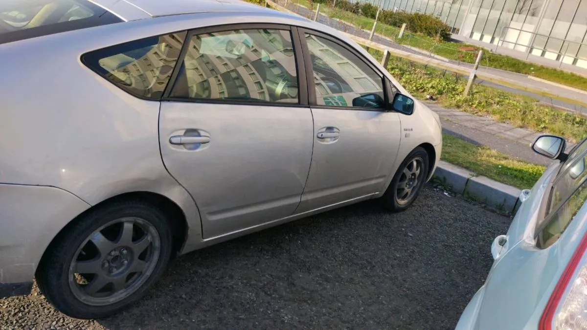 2007 Toyota Prius Hybrid – Automatic - Image 3