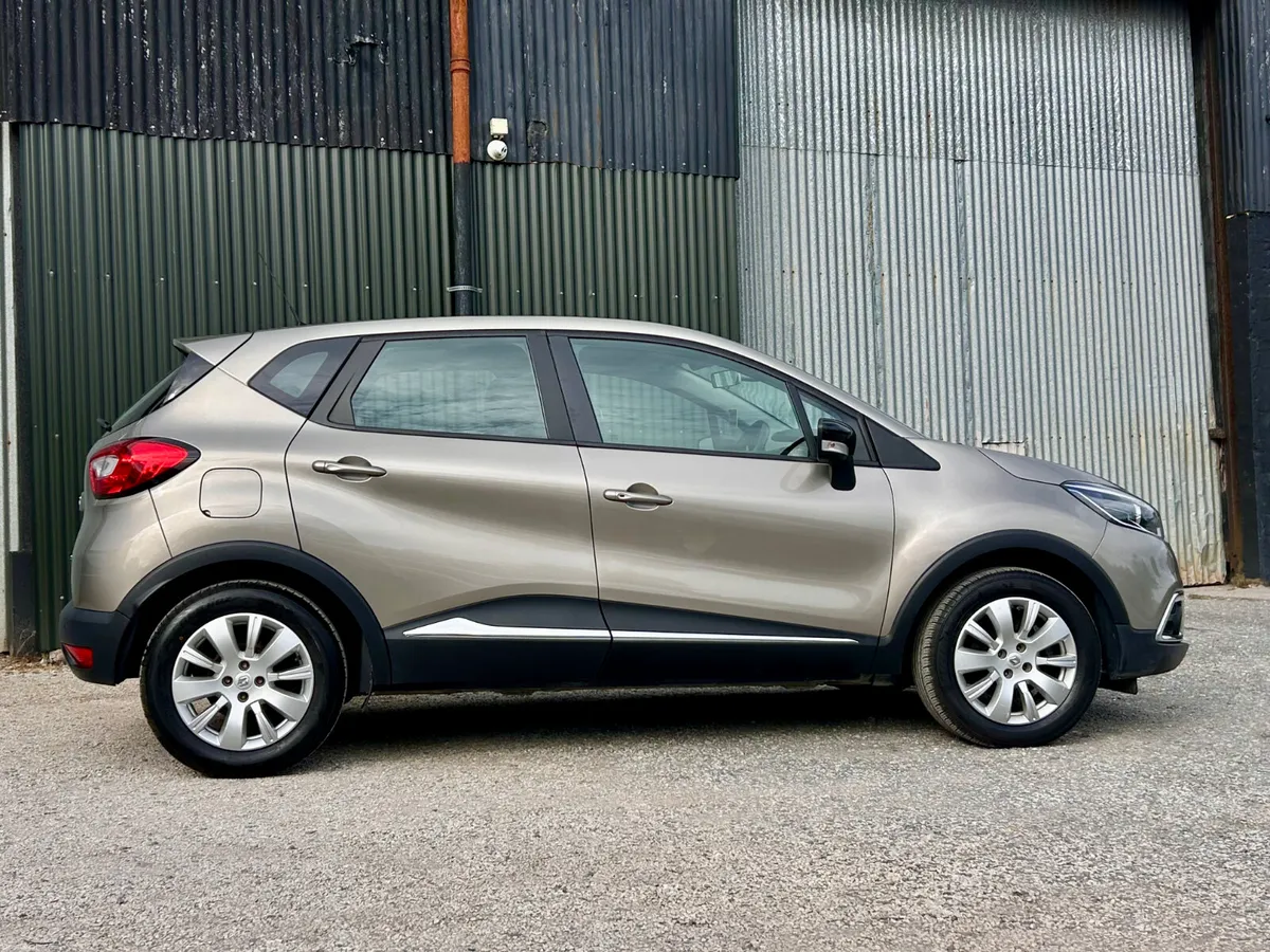 Renault Captur 2015 1.5 diesel low mileage - Image 3