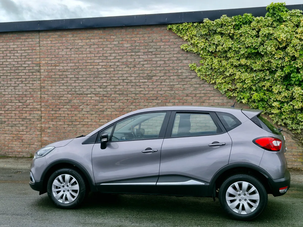 Renault Captur LOW KMS - Image 3