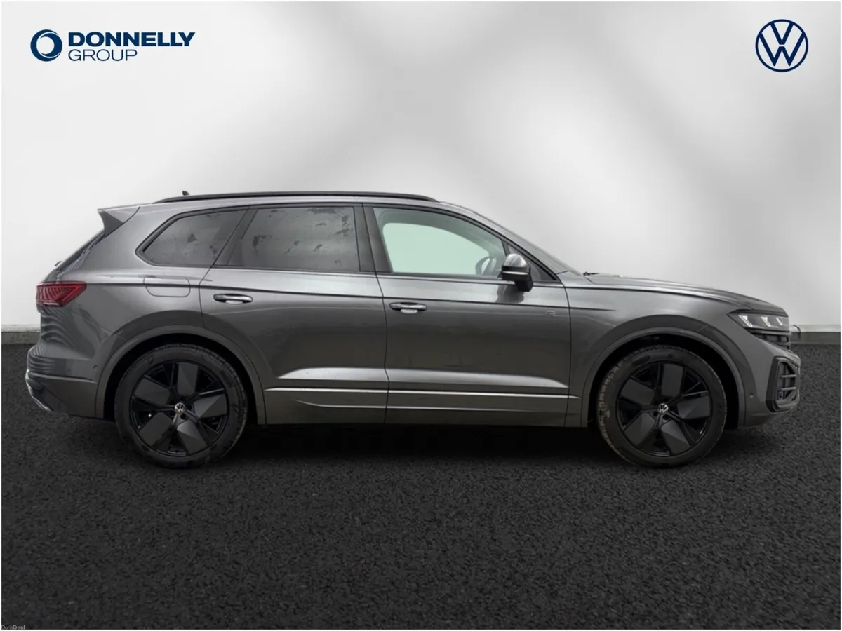 Volkswagen Touareg Diesel Estate Black Edition - Image 4
