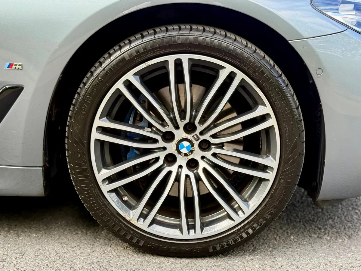 2018 BMW 530e M Sport (Plug-in Hybrid) | Pristine - Image 4