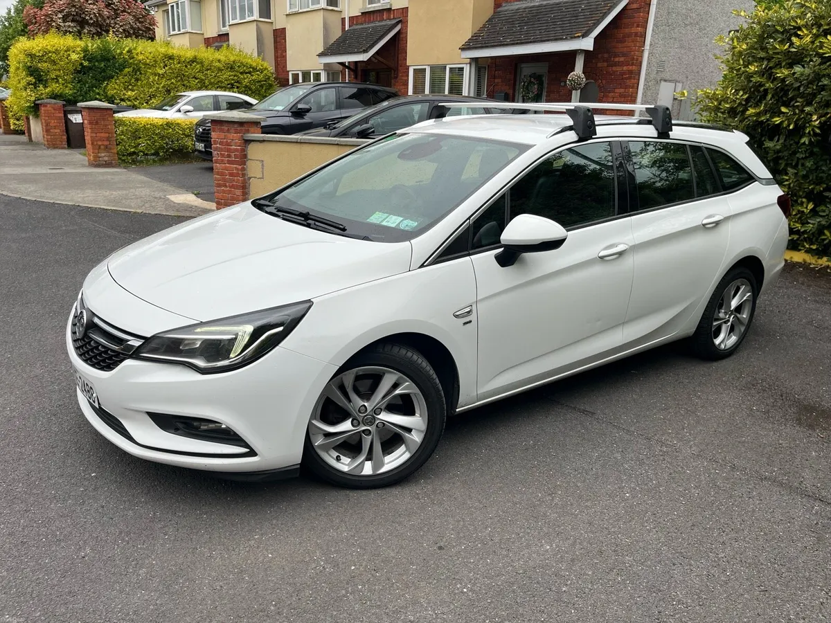 Diesel 2018 Vauxhall Astra Estate - Image 2