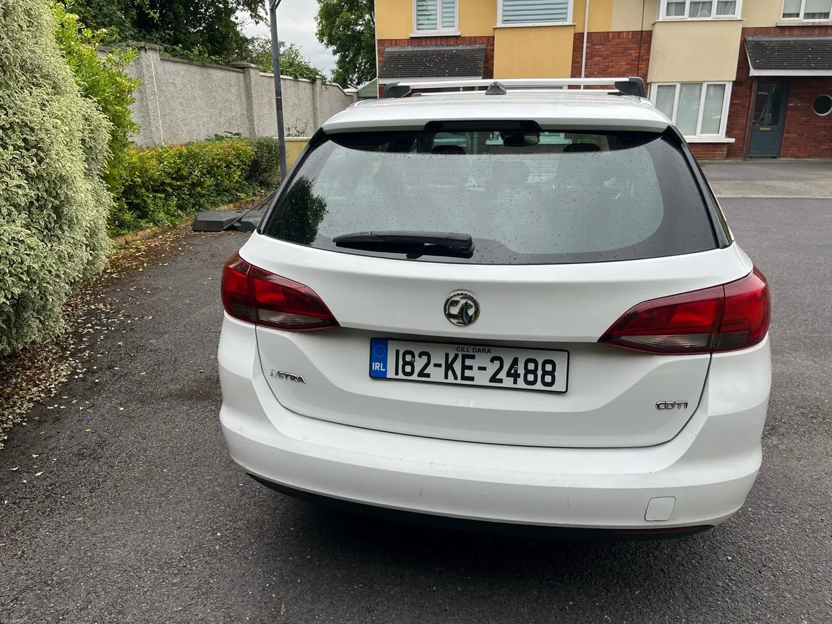 Diesel 2018 Vauxhall Astra Estate - Image 4
