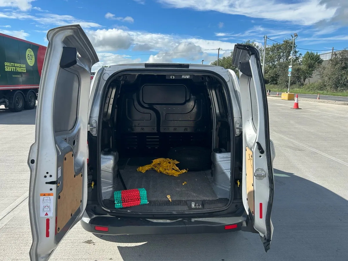 2018 ford transit courier - Image 4