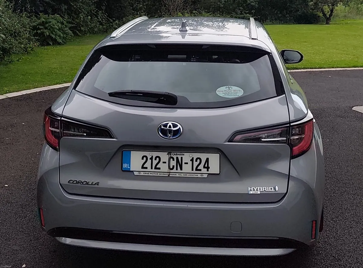 Toyota Corolla Touring Sport Hybrid Luna 212 - Image 2