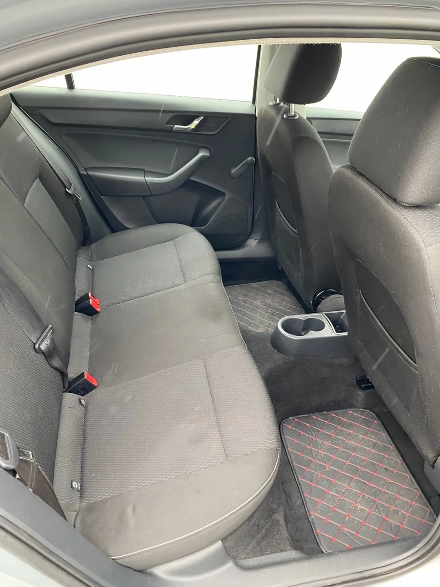 Skoda Rapid 2013 - Image 2