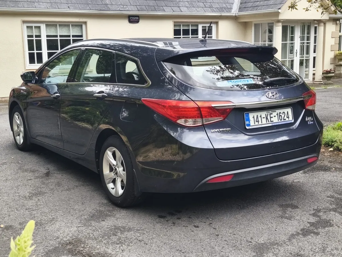 Hyundai i40 executive  estate New Nct 02/27 - Image 4