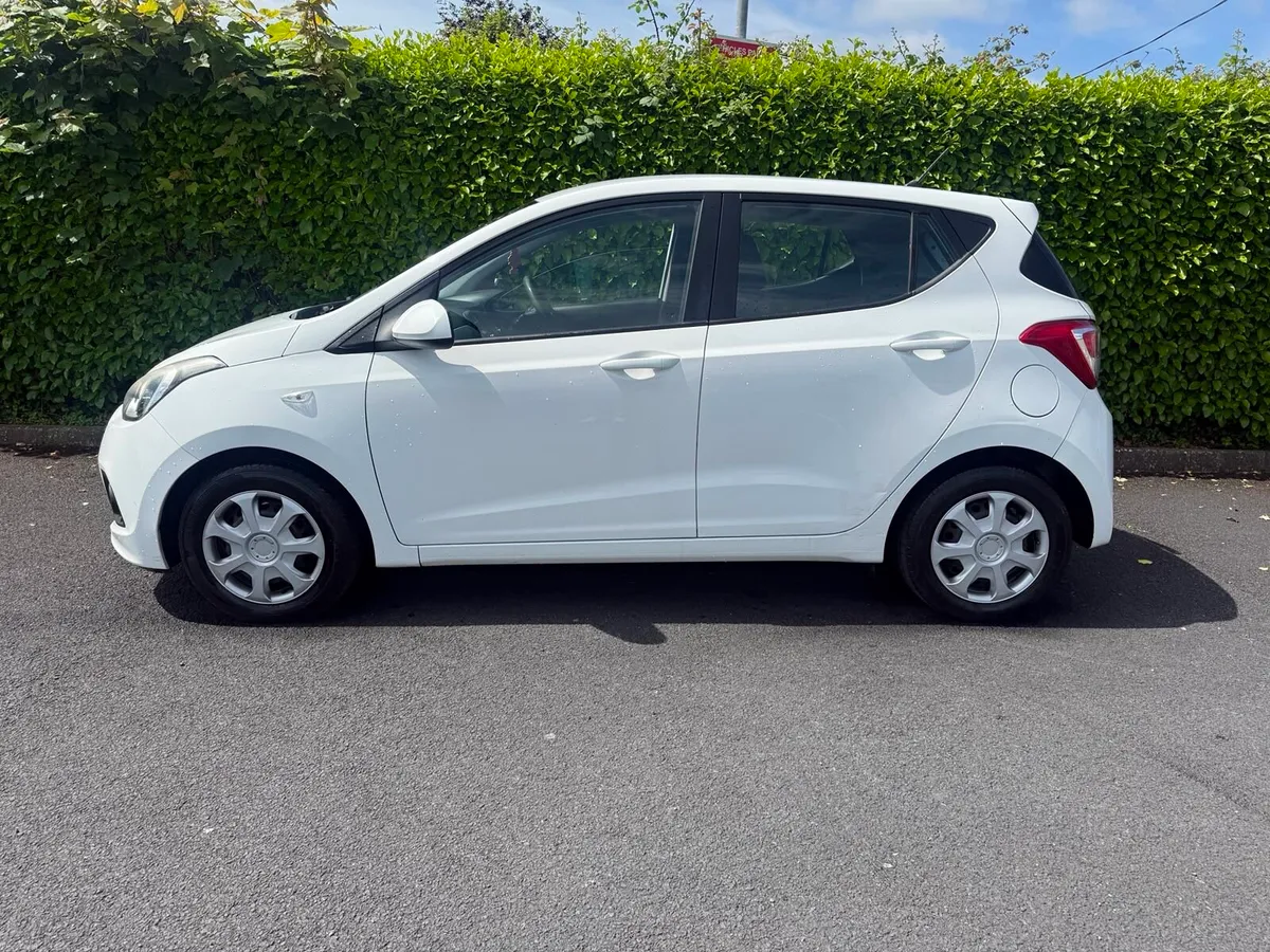 2015 Hyundai i10 Low Mileage 1.0 Petrol - Image 2