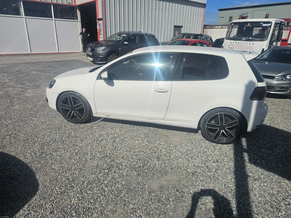 2012 Volkswagen Golf - Image 4