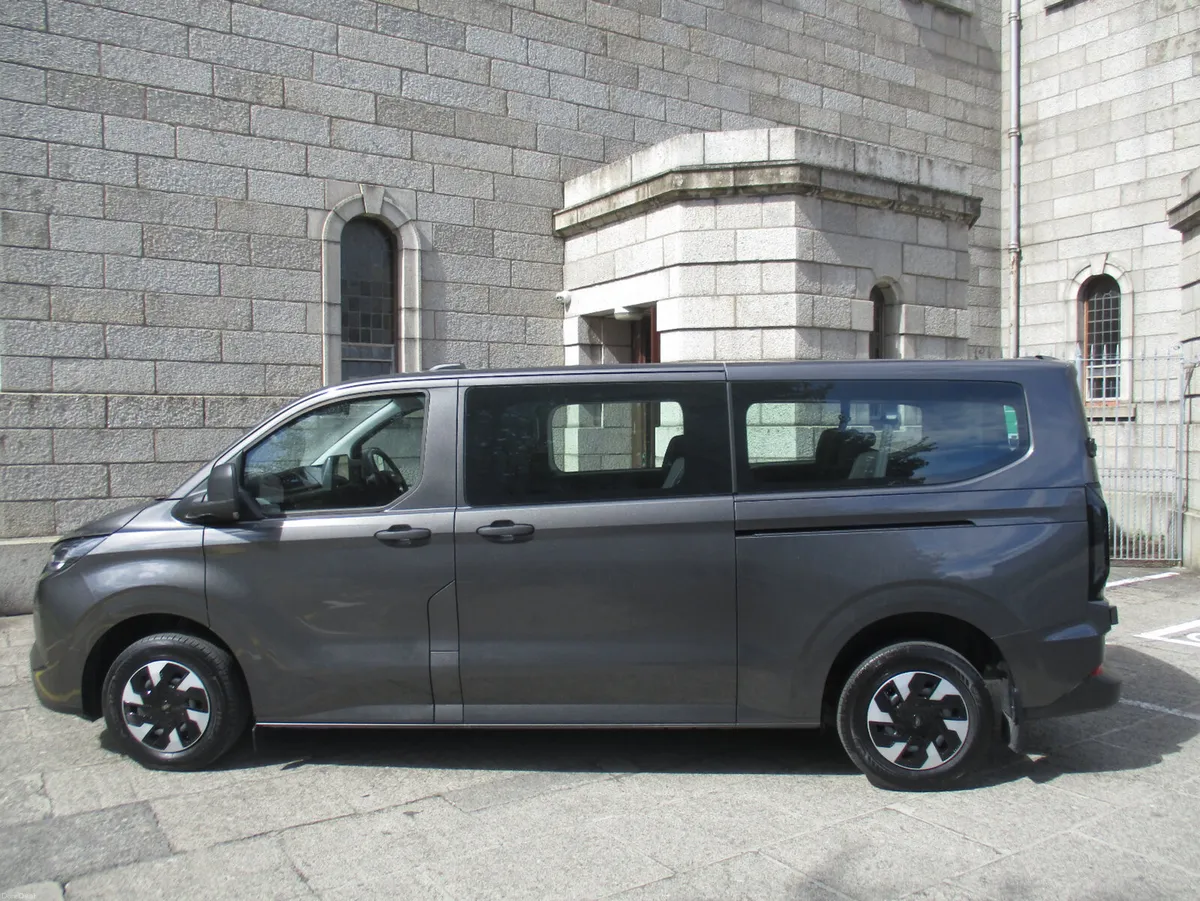 2026 FORD TRANSIT KOMBI 2.5 PHEV 9 SEATER - Image 4