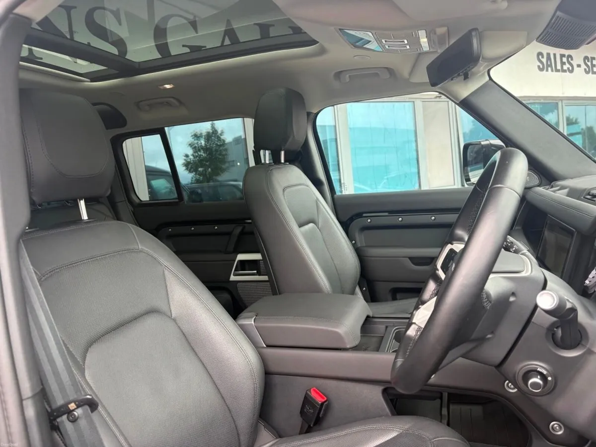 Land Rover Defender 110 XS / Glass Roof / Plug in - Image 6