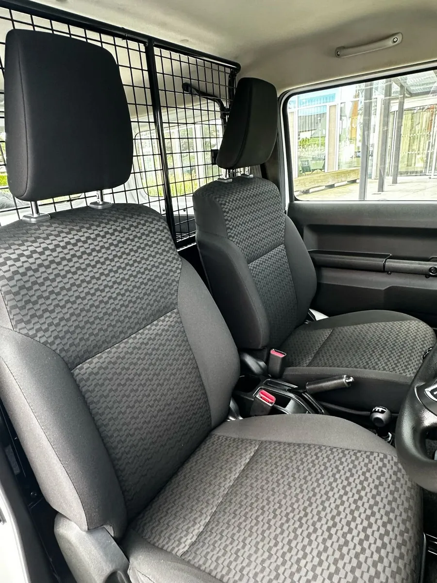 Suzuki Jimny 2023 - Image 6
