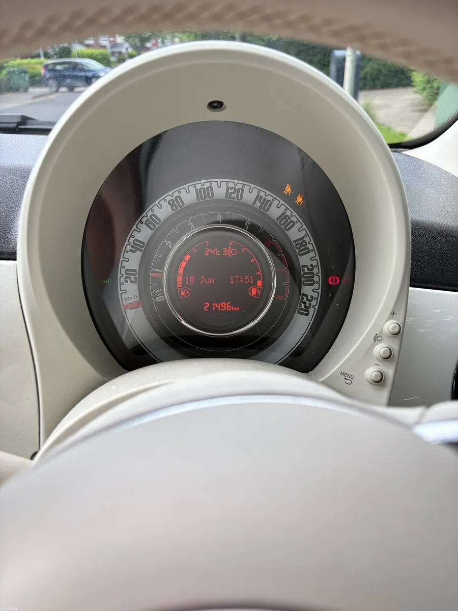 2022 Fiat 500 Hybrid | 21000km excellent condition - Image 2