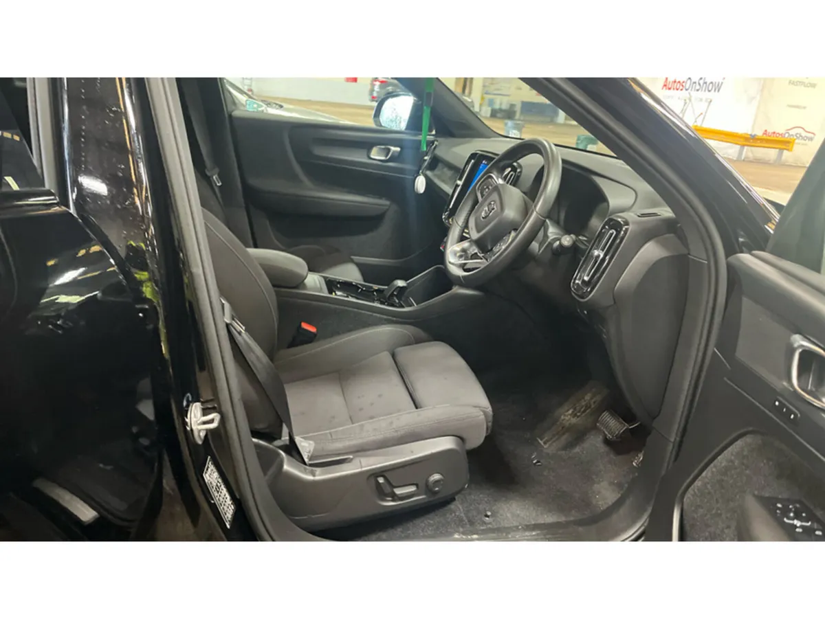 Volvo XC40 PLUS RECHARGE EV - Image 3