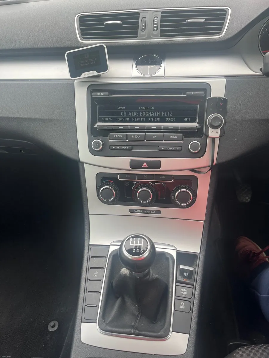 Volkswagen Passat 2011 - Image 3