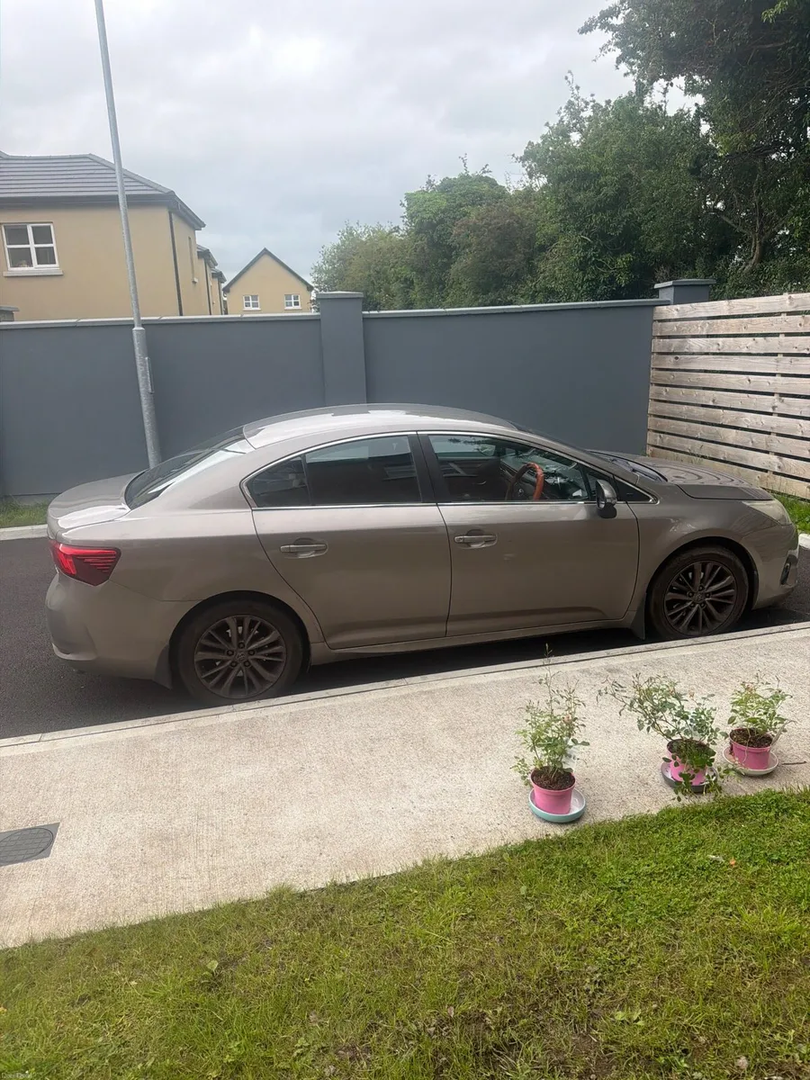 2015 Toyota Avensis - Image 1