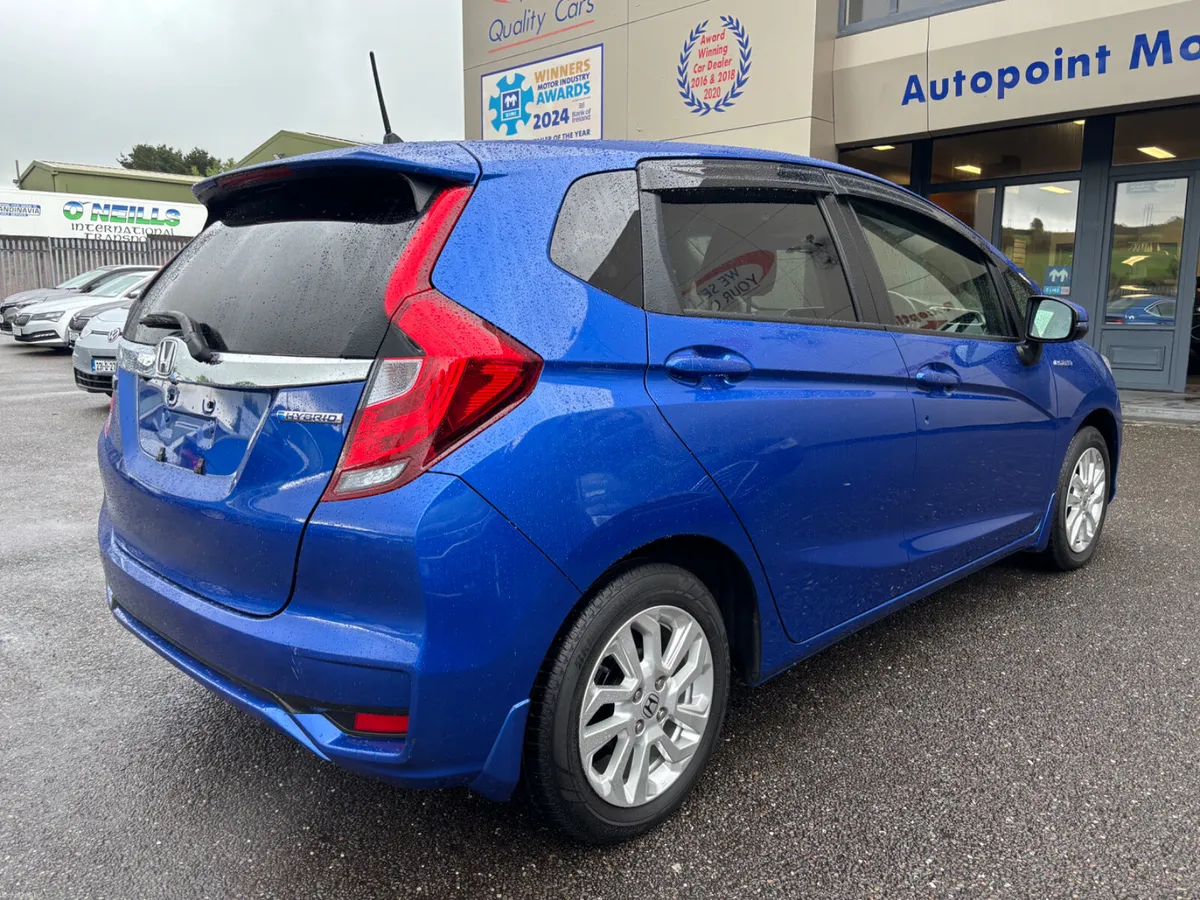 1.5i HYBRID L PACKAGE - SAVE 2000eur - Image 3