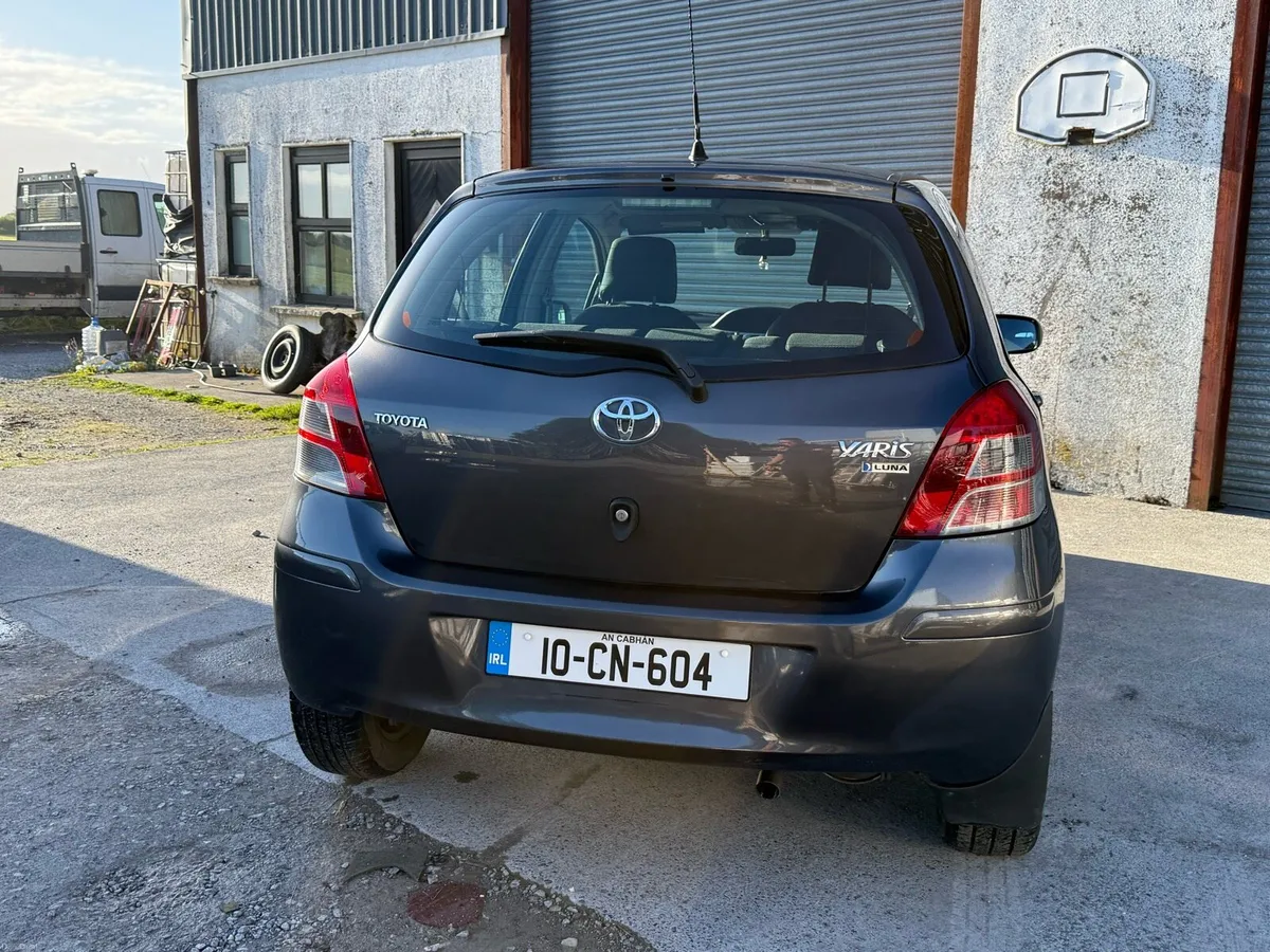Toyota Yaris 1.3 Automatic - 35k - Low Mileage - Image 3