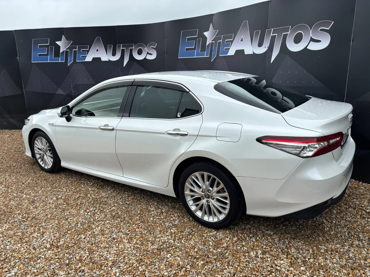 2018 Toyota Camry Sol G Pack Hybrid - Image 4