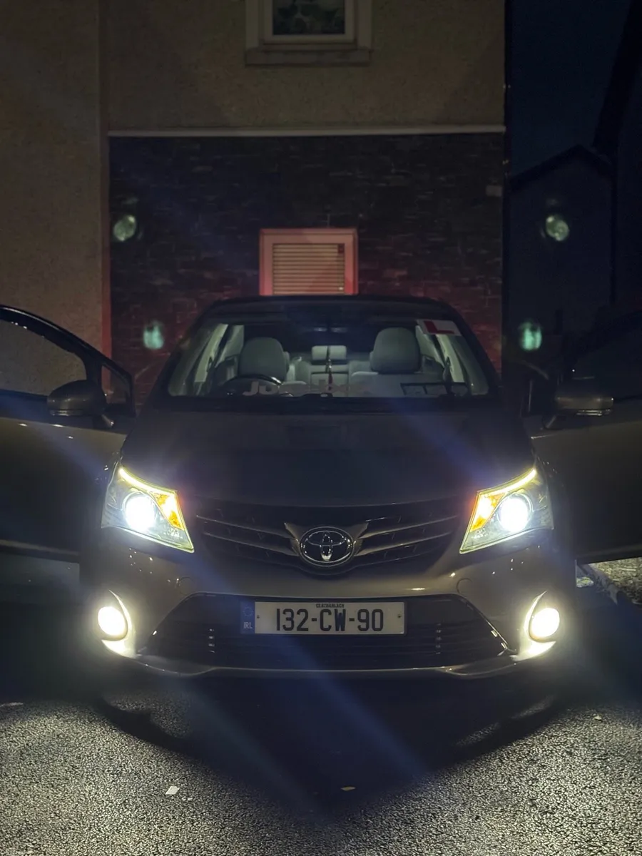 Toyota Avensis 2013 - Image 2