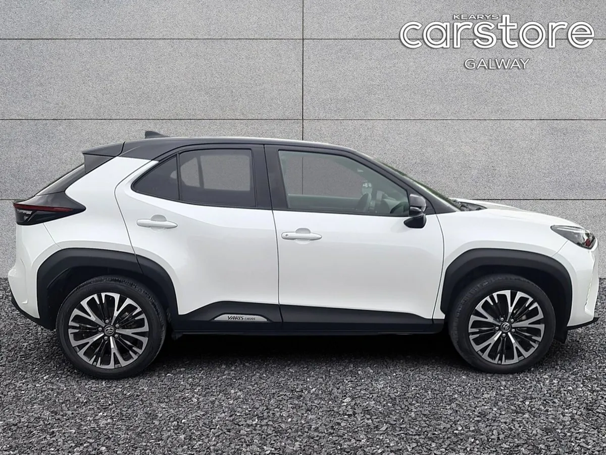 Toyota Yaris Cross Hybrid - Image 2