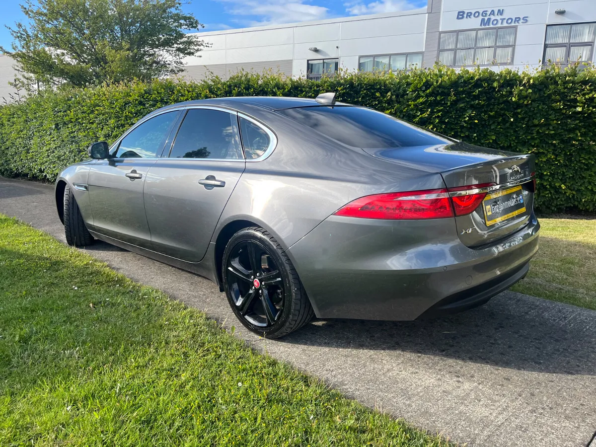 Jaguar XF 2017 2.0 D Auto*19”Black Alloys* - Image 6