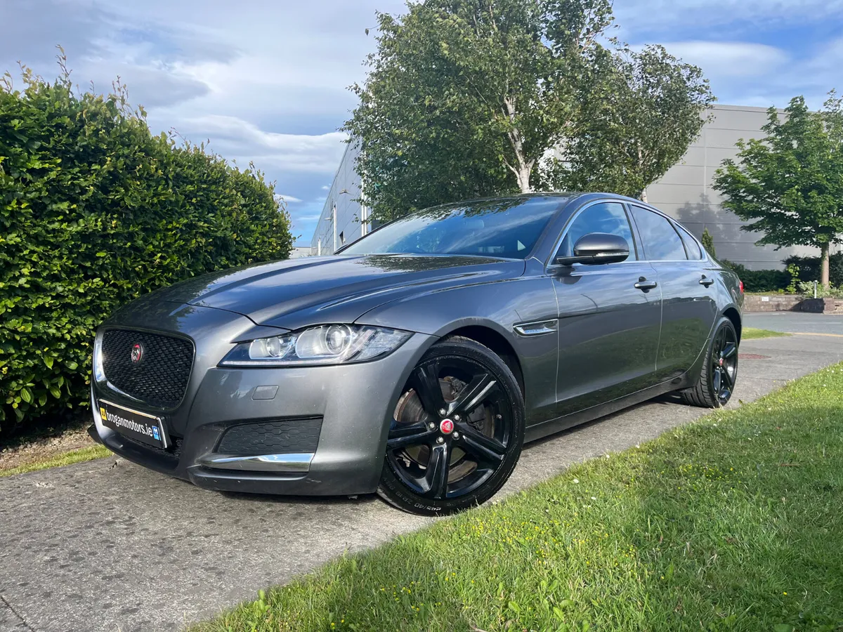 Jaguar XF 2017 2.0 D Auto*19”Black Alloys* - Image 4