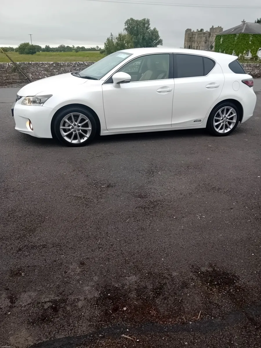 Lexus CT 2012 - Image 1