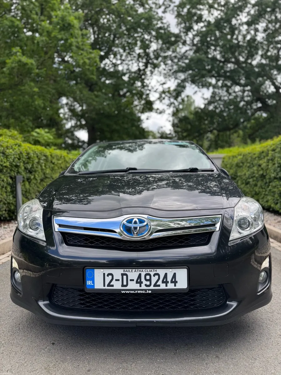 Auto Toyota Auris Hybrid - Image 1