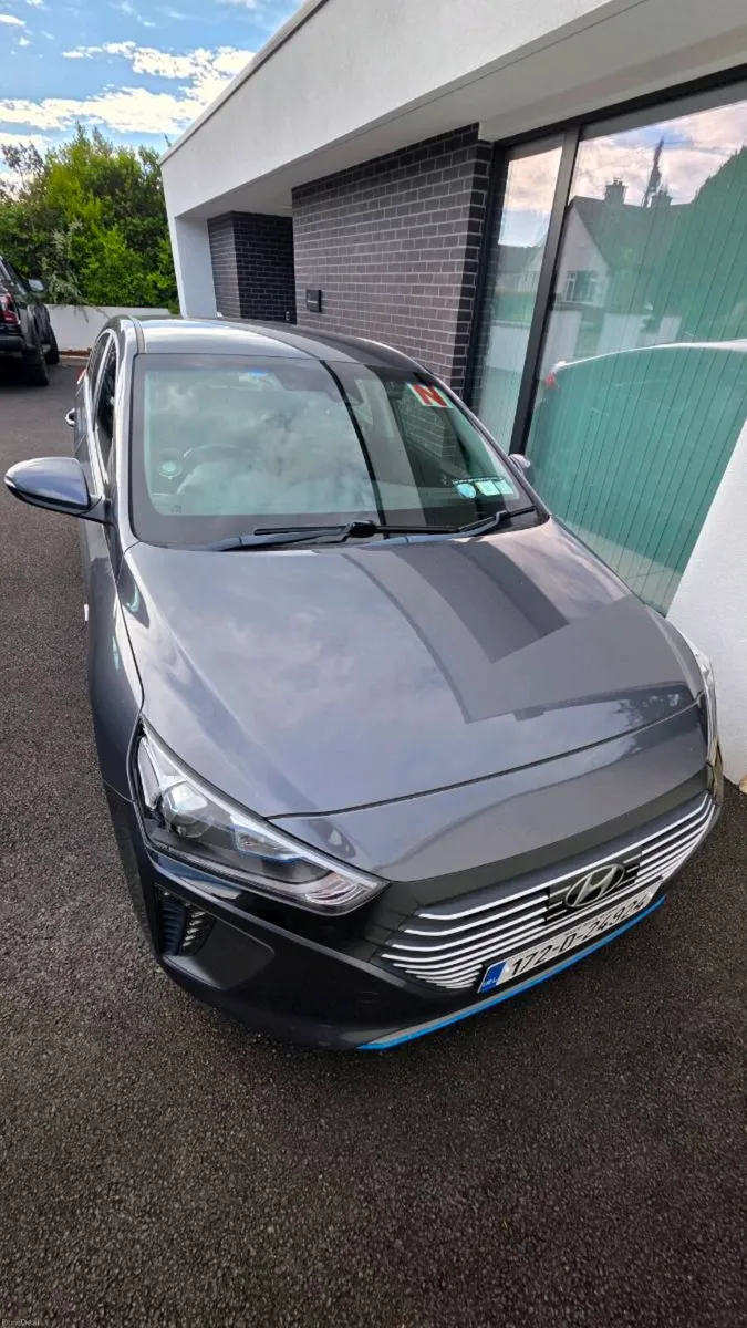 2017 Hyundai Ioniq SE Hybrid Auto, NCT 07/27 - Image 3