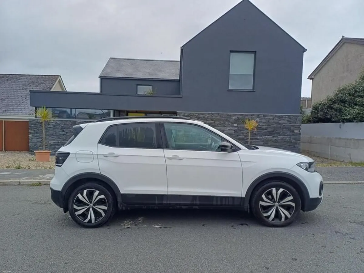 2019 Volkswagen Passat - Image 3