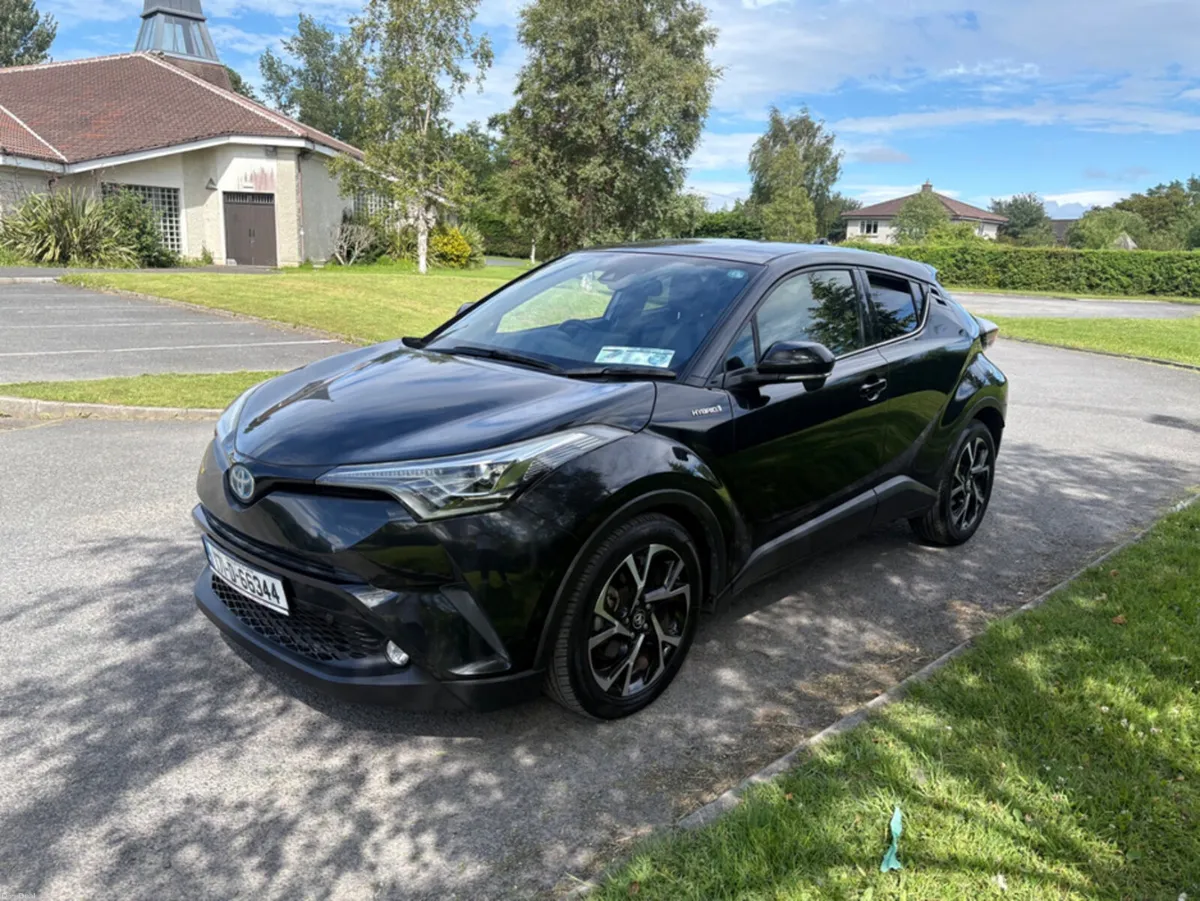 Toyota C-HR DAA-ZYX10 - Image 2