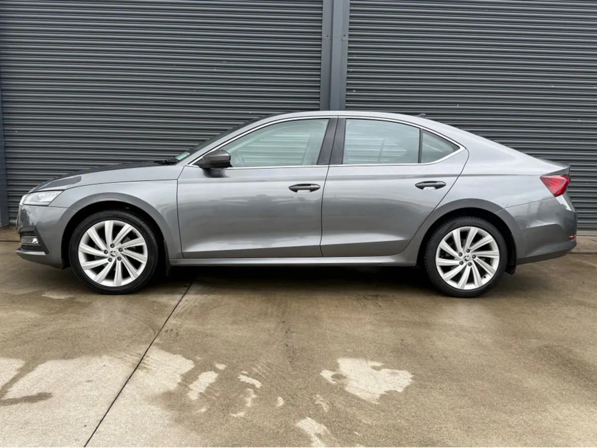 Skoda Octavia STYLE 2.0 TDI 115bhp  *AUTOMATIC * - Image 4