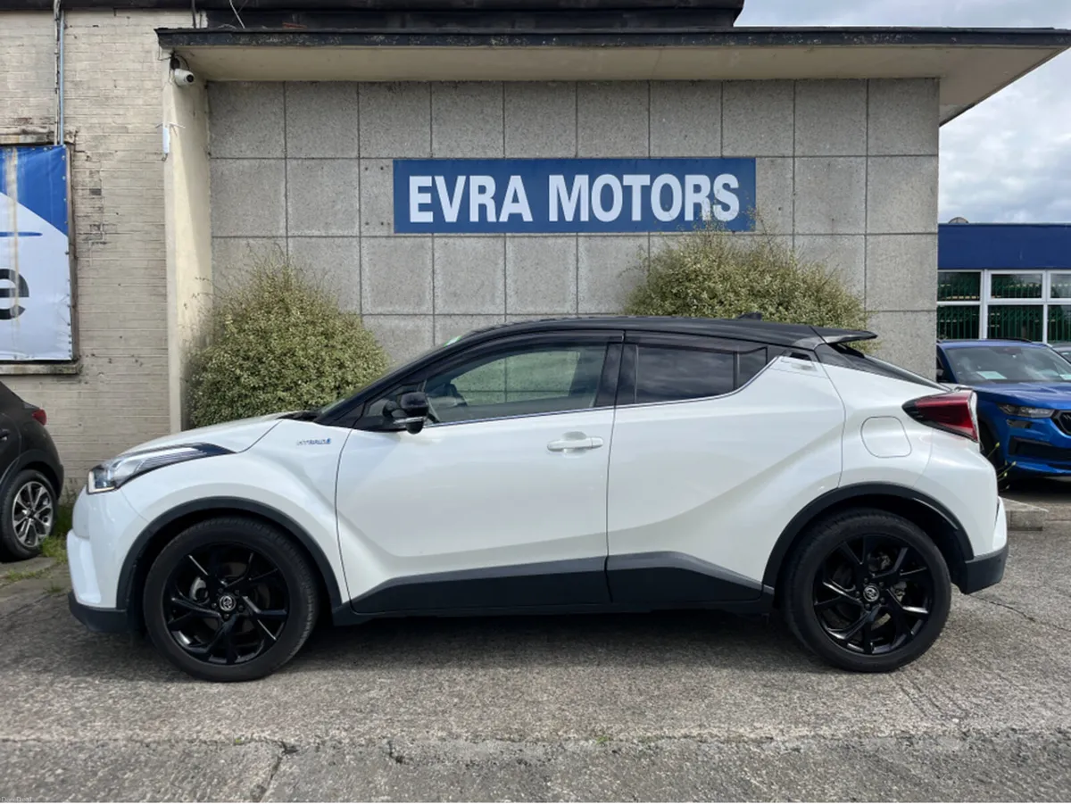 Toyota C-HR SOL NERO AUTOMATIC HYBRID 1.8 PETROL / - Image 6